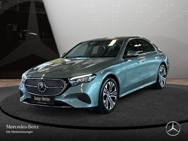 Silber Gebraucht 2024 Mercedes E300 Advanced Limousine | 50.990 € (Guter Preis) - Bild 1/4