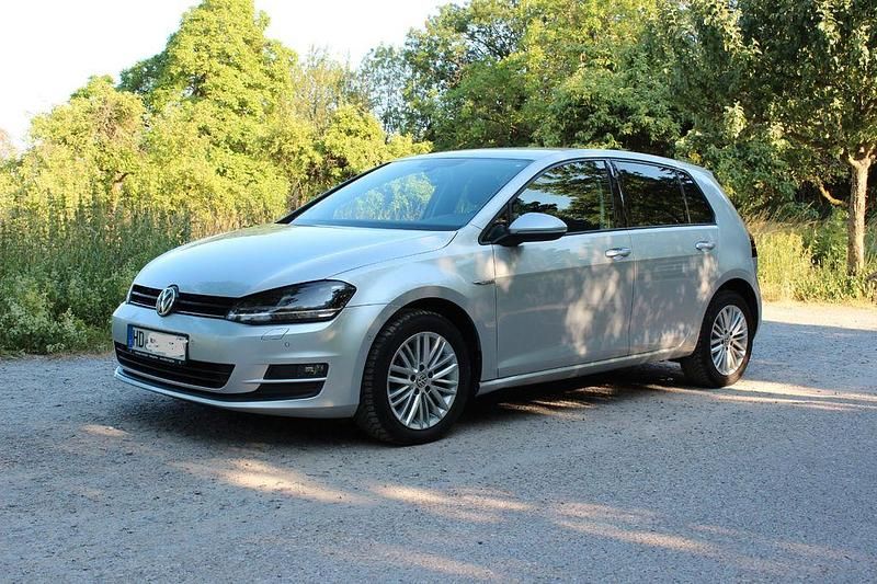 Silber Gebraucht 2014 VW Golf VII Cup Limousine | 10.500 € (Fairer Preis) - Bild 1/4