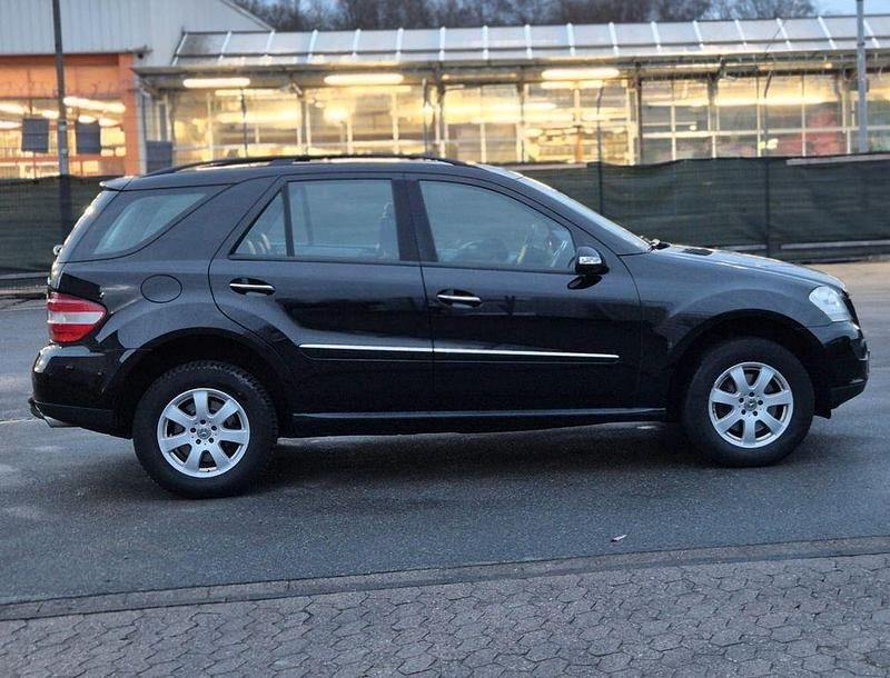 Gebraucht Mercedes ML280 190 PS (139 kW) 2007 Schwarz SUV