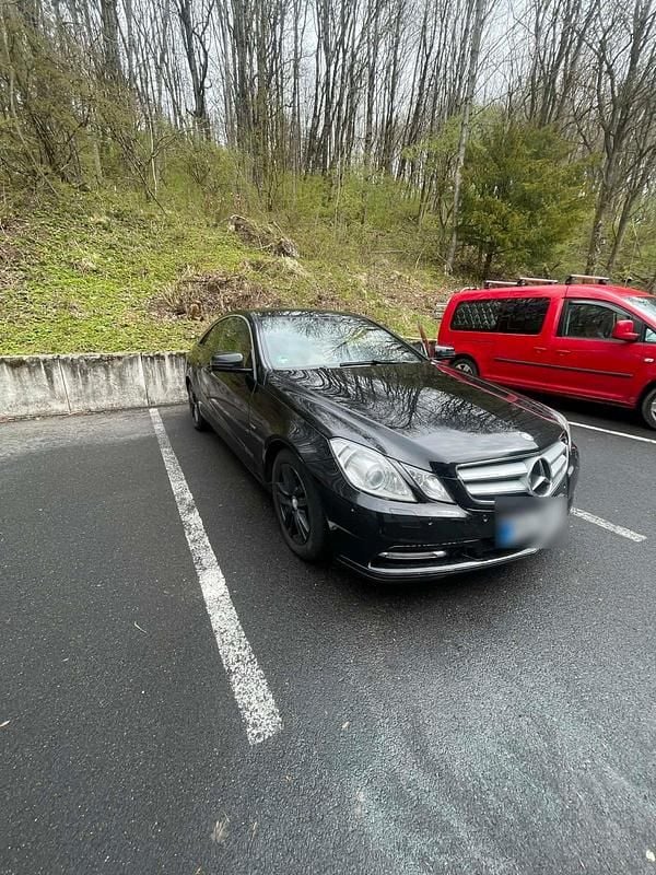 Second-hand Mercedes E220 170 CP (125 kW) 2013 Negru Coupe