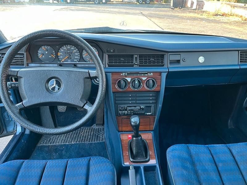 Gebraucht Mercedes 190 122 PS (89 kW) 1991 Blau Limousine