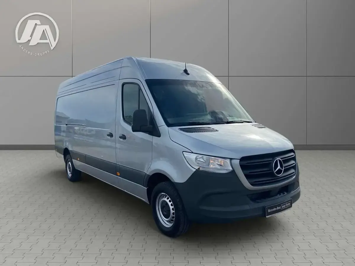 Neu Mercedes Sprinter 170 PS (125 kW) 2026 Silber Van