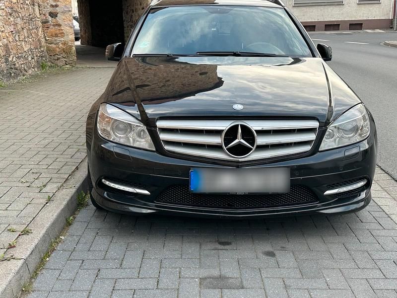Schwarz Gebraucht 2010 Mercedes C350 Limousine | 8.500 € (Etwas zu teuer) - Bild 1/4