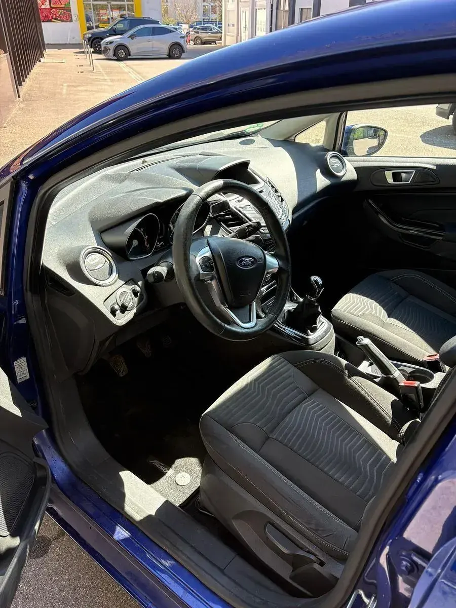 Gebraucht Ford Fiesta Titanium 101 PS (74 kW) 2014 Blau Kleinwagen