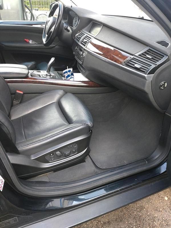Second-hand BMW X5 306 CP (225 kW) 2010 Negru SUV