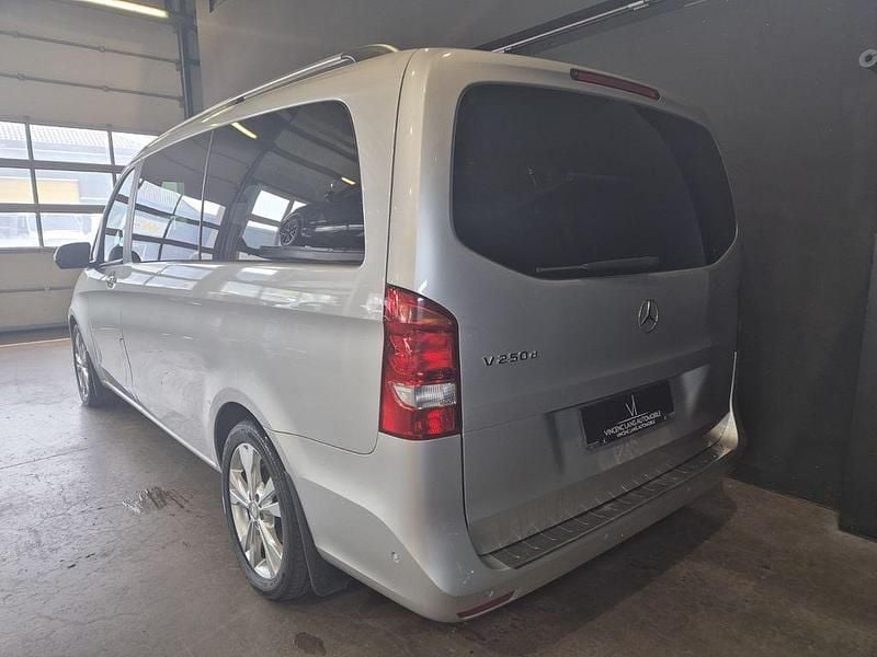 Gebraucht Mercedes V250 Edition 190 PS (139 kW) 2016 Silber Van / Kleinbus