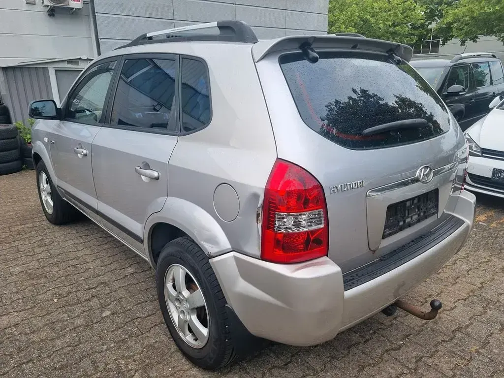 Gebraucht Hyundai Tucson GLS 141 PS (103 kW) 2005 Warm silver SUV