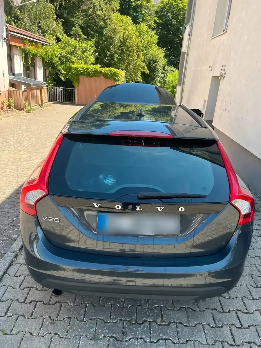 Gebraucht Volvo V60 Momentum 163 PS (119 kW) 2011 Grau Kombi
