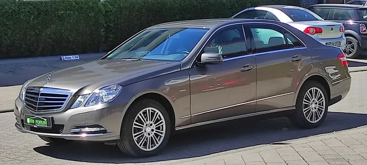 Gebraucht Mercedes E300 Elegance 252 PS (185 kW) 2011 Grau Limousine