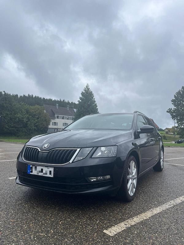 Schwarz Gebraucht 2019 Skoda Octavia Ambition Kombi | 10.000 € (Superpreis) - Bild 1/4