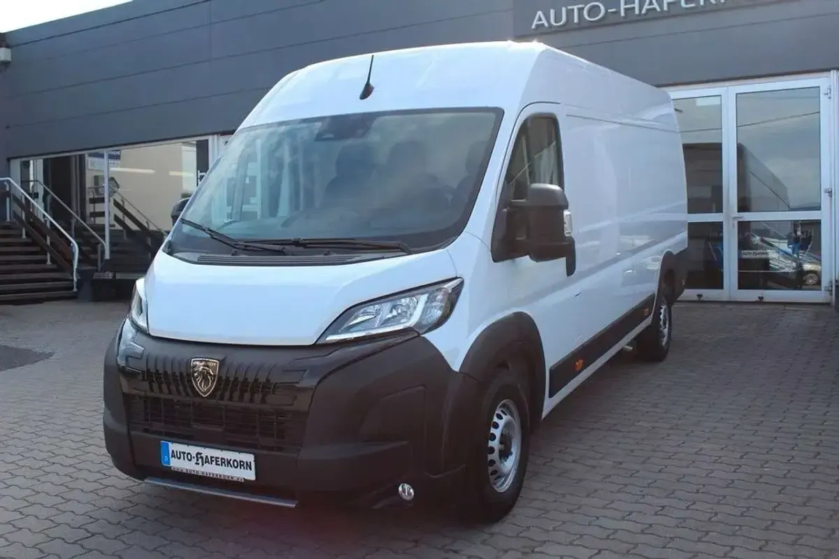 Gebraucht Peugeot Boxer 179 PS (131 kW) 2025 Weiß Van