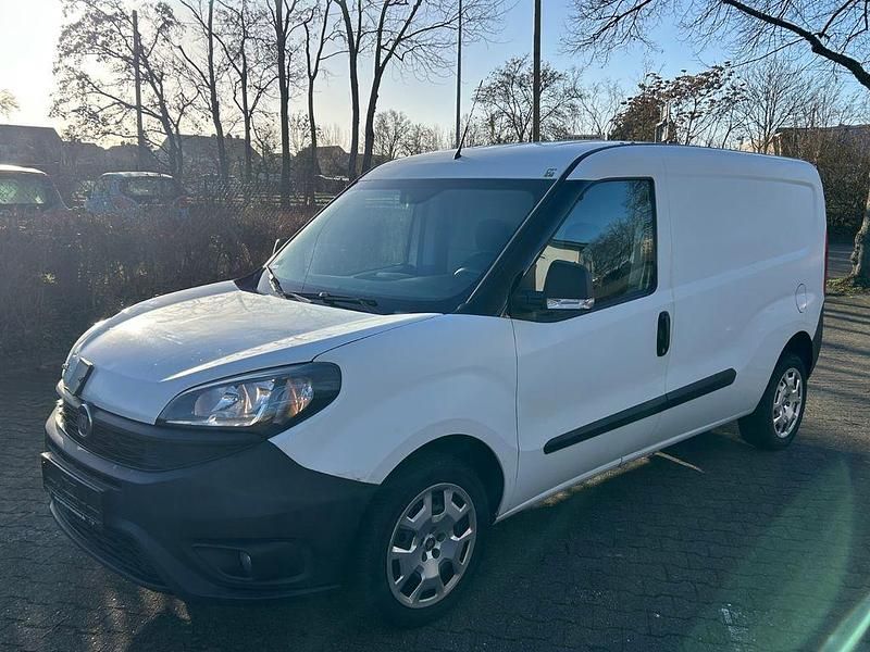 Gebraucht Fiat Doblò 95 PS (69 kW) 2018 Weiß Van / Kleinbus