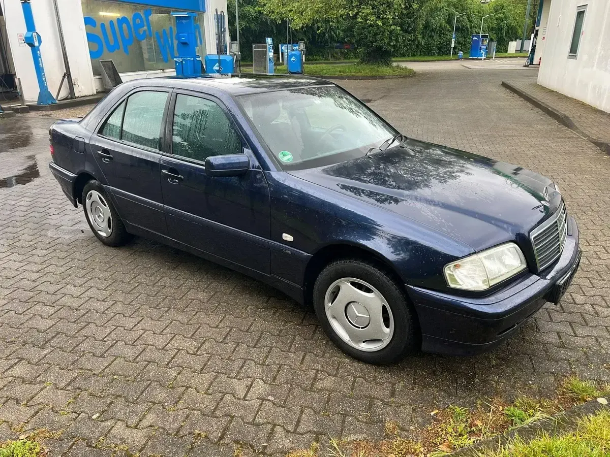 Gebraucht Mercedes C180 122 PS (89 kW) 2000 Blau Limousine