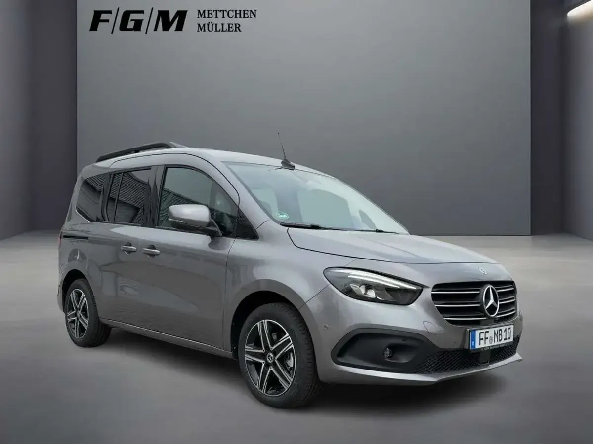 Gebraucht Mercedes T180 Edition 116 PS (85 kW) 2026 Chromitgrau Van / Kleinbus