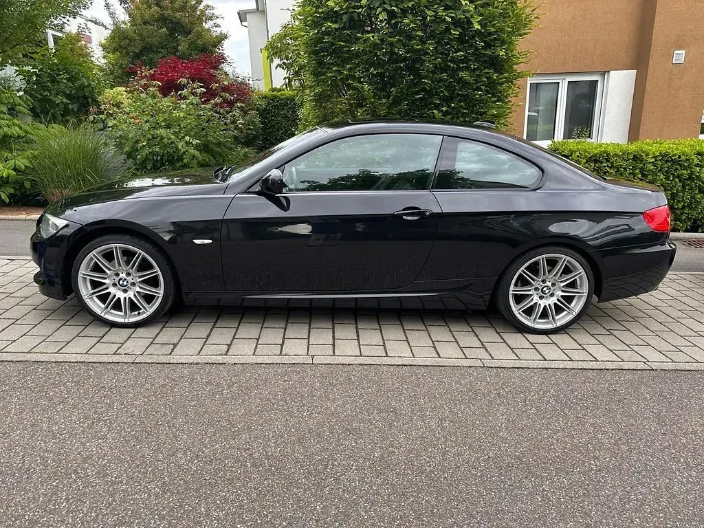Gebraucht BMW 318 M Sport 143 PS (105 kW) 2010 Schwarz Coupé