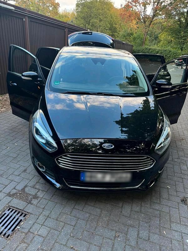 Schwarz Gebraucht 2016 Ford S-MAX Titanium Van / Kleinbus | 10.200 € (Fairer Preis) - Bild 1/4