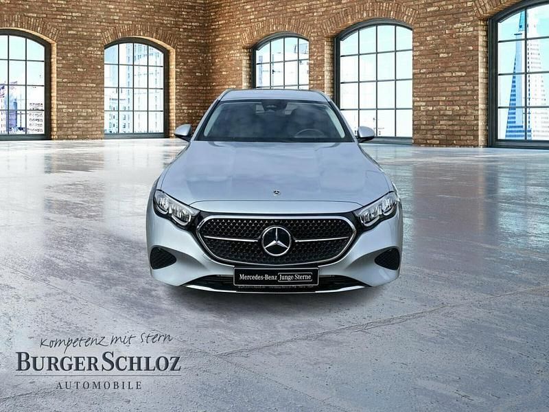 Gebraucht Mercedes E220 197 PS (144 kW) 2024 Metalliclack hightechsilber Kombi
