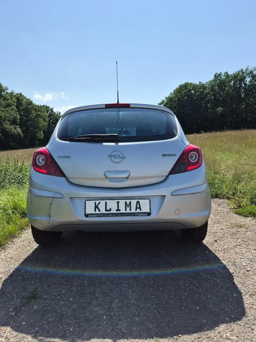 Gebraucht Opel Corsa 69 PS (50 kW) 2010 Silber Kleinwagen