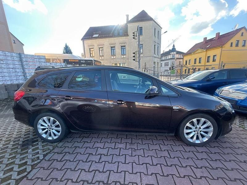 Gebraucht Opel Astra Active 140 PS (102 kW) 2013 Braun Kombi