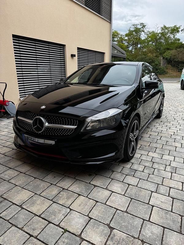 Schwarz Gebraucht 2013 Mercedes A250 Limousine | 14.900 € (Fairer Preis) - Bild 1/4