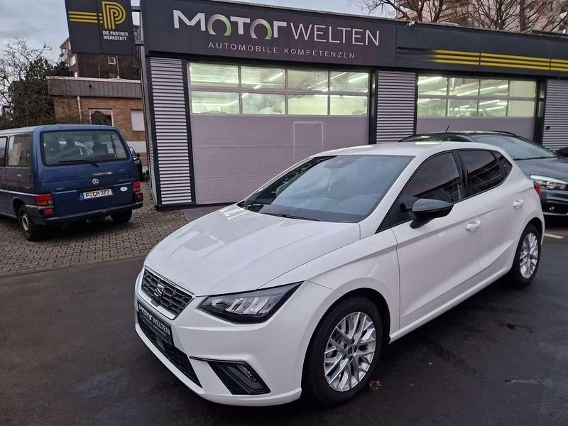 Candy weiss Gebraucht 2025 Seat Ibiza FR Kleinwagen | 20.100 € (Fairer Preis) - Bild 1/4