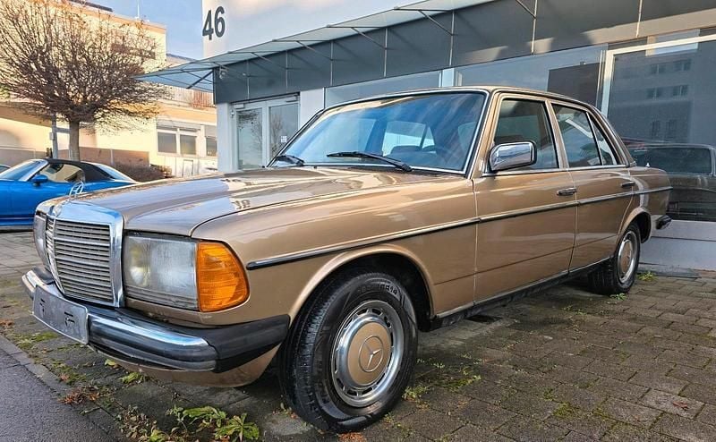 Gebraucht Mercedes E300 88 PS (64 kW) 1980 Gold Limousine