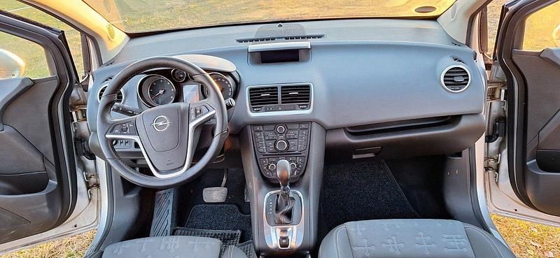 Gebraucht Opel Meriva Innovation 101 PS (74 kW) 2011 Silber Van / Kleinbus