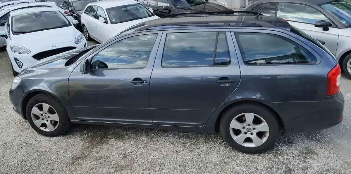 Gebraucht Skoda Octavia 102 PS (75 kW) 2012 Grau Kombi