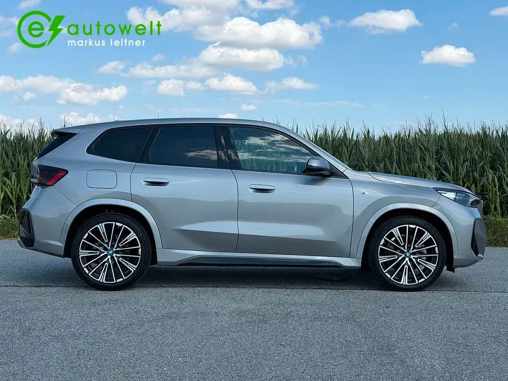 Gebraucht BMW iX1 M Sport 230 kW (313 PS) 2024 Spacesilber metallic SUV