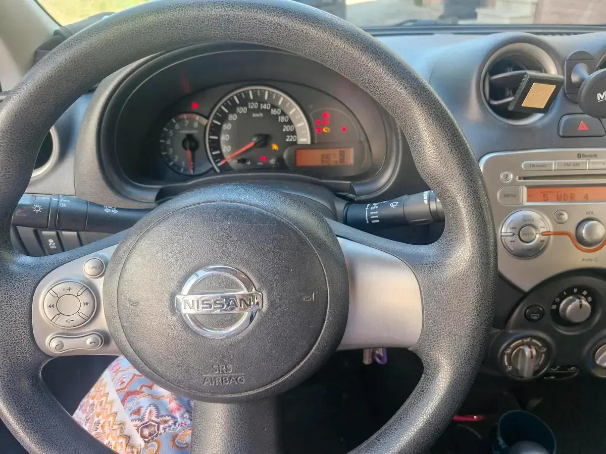 Gebraucht Nissan Micra 80 PS (58 kW) 2013 Braun Kleinwagen
