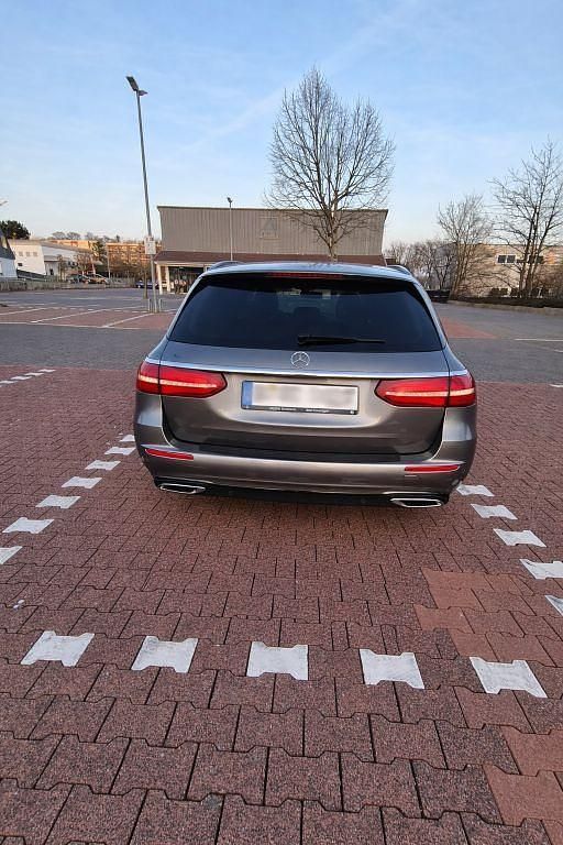 Gebraucht Mercedes E220 Avantgarde 194 PS (142 kW) 2018 Grau Limousine