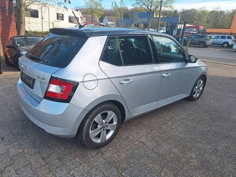 Gebraucht Skoda Fabia Style 90 PS (66 kW) 2016 Silber Limousine