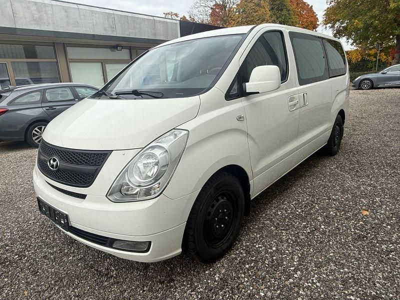 Weiß Gebraucht 2012 Hyundai H-1 Comfort Van / Kleinbus | 12.990 € (Fairer Preis) - Bild 1/4