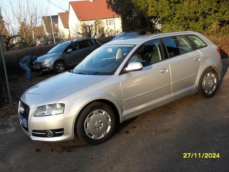 Gebraucht Audi A3 Attraction 105 PS (77 kW) 2012 Silber Limousine