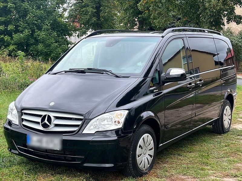 Schwarz Gebraucht 2011 Mercedes Viano Van / Kleinbus | 11.900 € (Guter Preis) - Bild 1/4