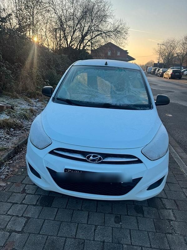 Weiß Gebraucht 2012 Hyundai i10 Kleinwagen | 2.400 € - Bild 1/4