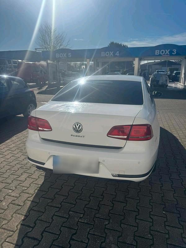 Gebraucht VW Passat 172 PS (126 kW) 2011 Weiß Limousine