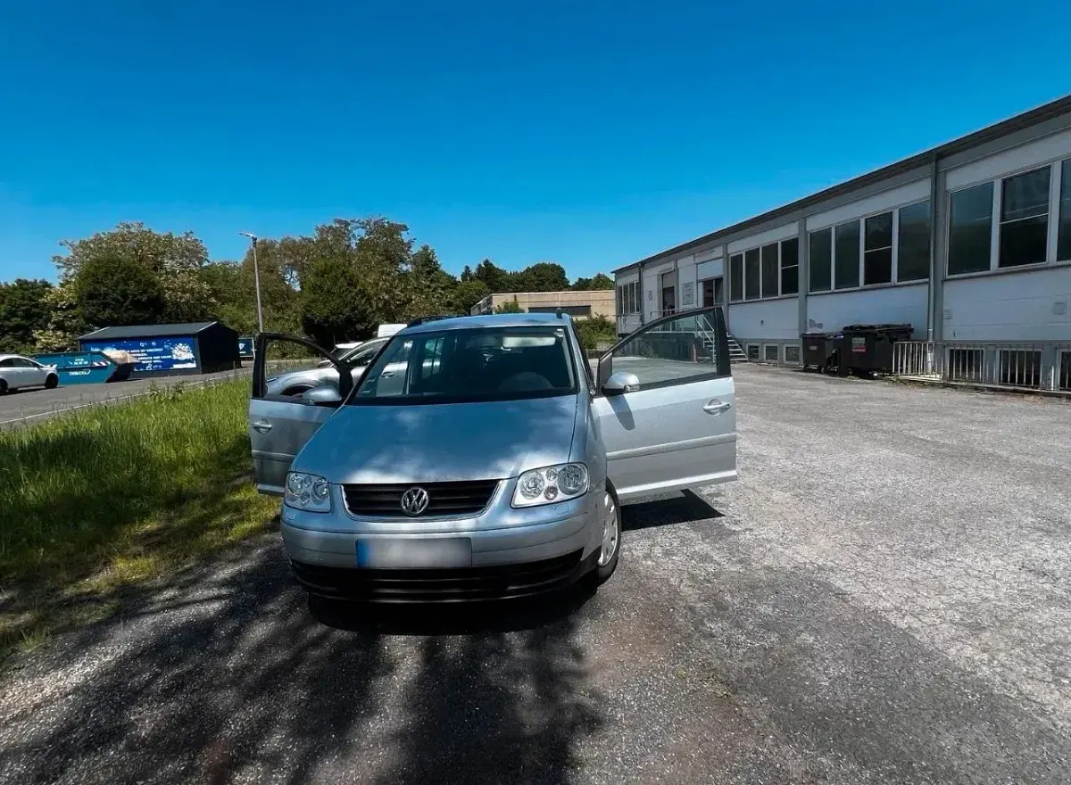 Gebraucht VW Touran 101 PS (74 kW) 2004 Silber Van / Kleinbus