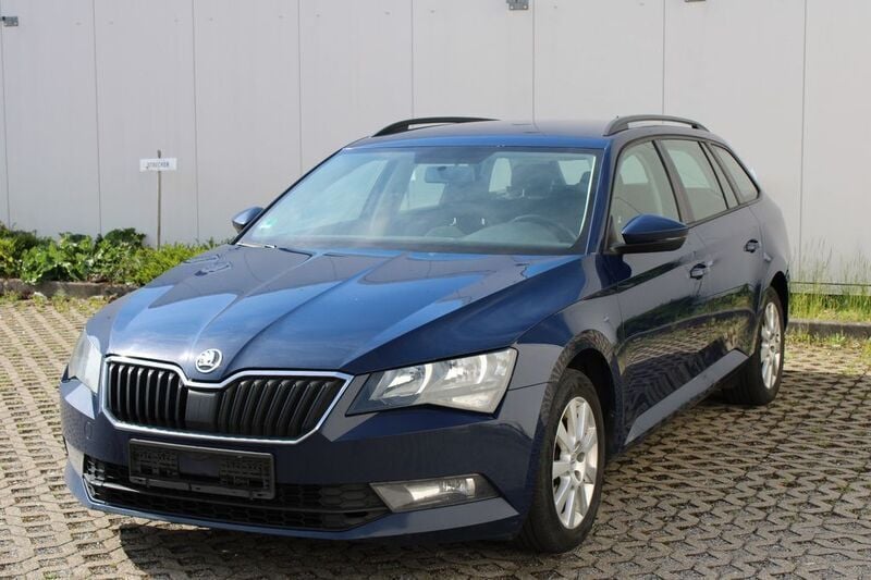Blau Gebraucht 2017 Skoda Superb Active Kombi | 7.499 € (Superpreis) - Bild 1/4