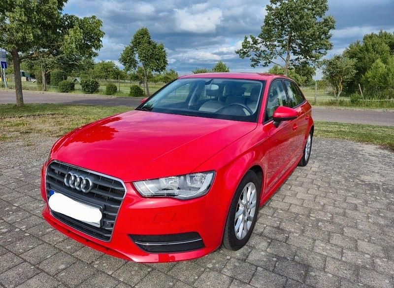 Rot Gebraucht 2014 Audi A3 Sportback Attraction Limousine | 9.600 € (Guter Preis) - Bild 1/4
