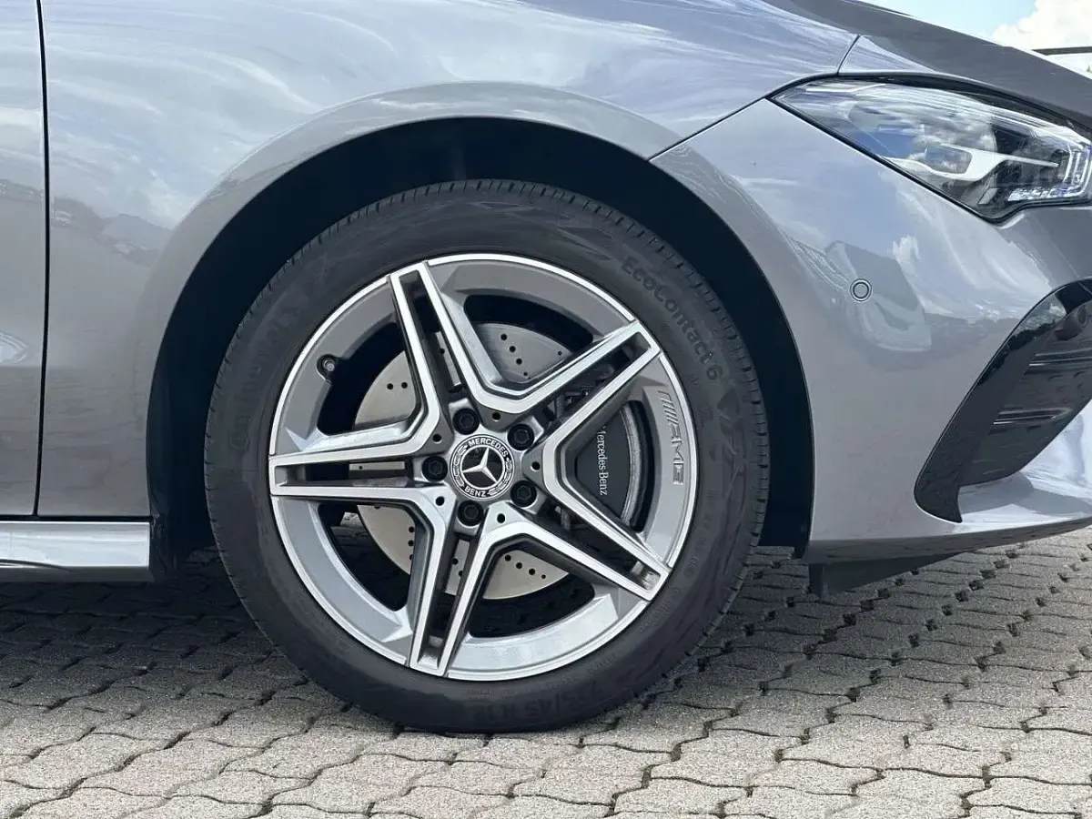 Gebraucht Mercedes CLA250e AMG Premium 163 PS (119 kW) 2024 Lack mountaingrau Coupé