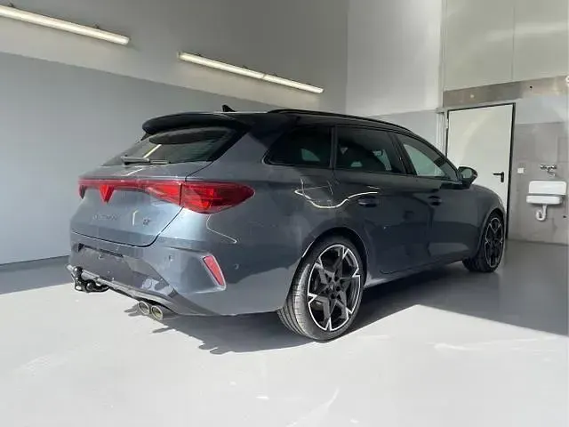 Neu Cupra Leon VZ3 333 PS (244 kW) 2025 Magnetic grau metallic (s7)