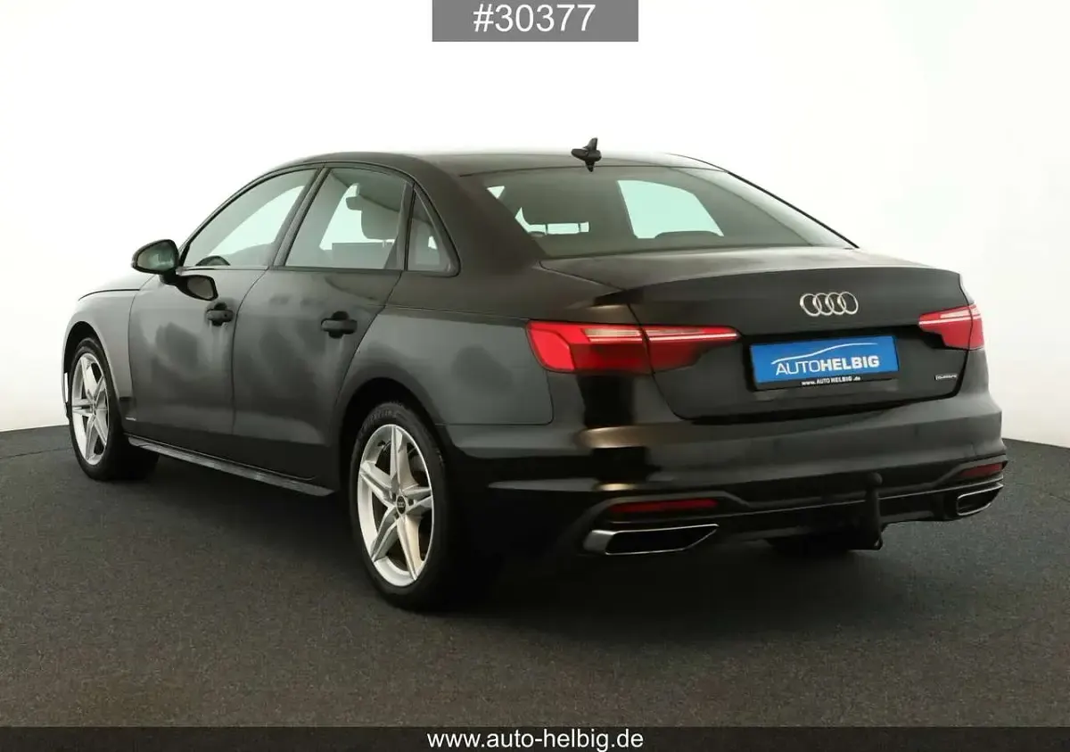 Second-hand Audi A4 Advanced 204 CP (150 kW) 2023 Negru Berlinǎ