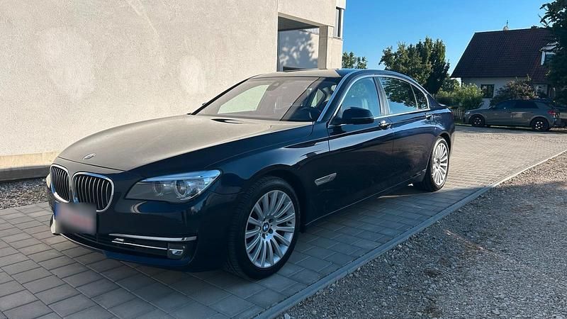 Gebraucht BMW 750L 449 PS (330 kW) 2013 Blau Limousine