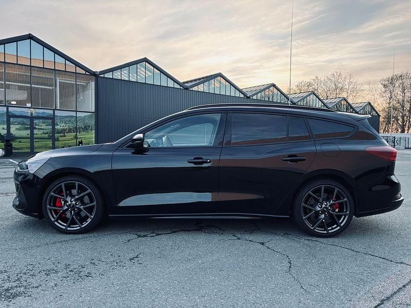 Gebraucht Ford Focus ST 280 PS (205 kW) 2023 Schwarz Limousine