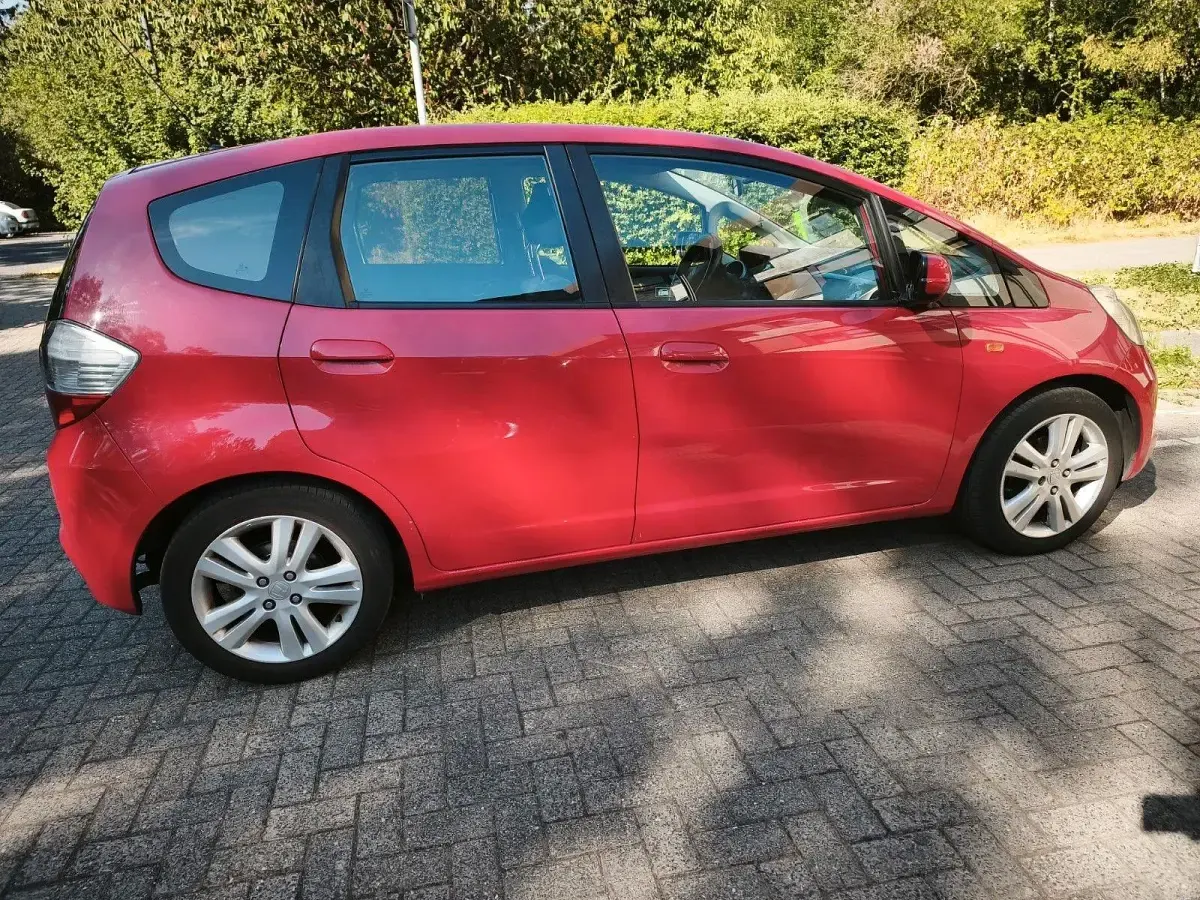 Gebraucht Honda Jazz 90 PS (66 kW) 2010 Rot Kleinwagen