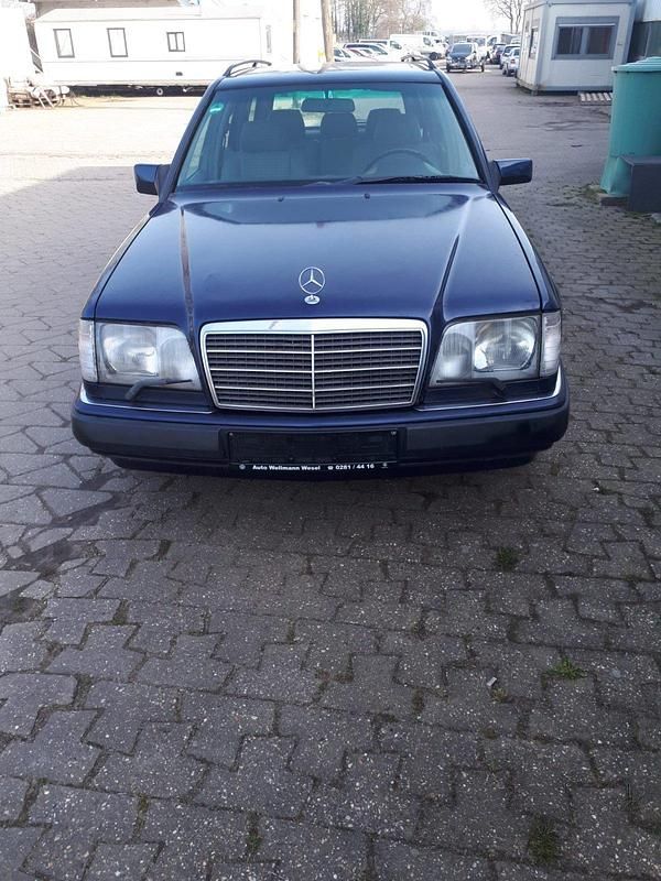 Gebraucht Mercedes 200 100 PS (73 kW) 1995 Blau Kombi
