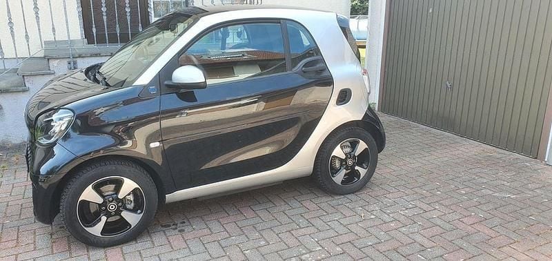 Schwarz Gebraucht 2020 Smart ForTwo Electric Drive Coupé | 10.900 € (Fairer Preis) - Bild 1/4