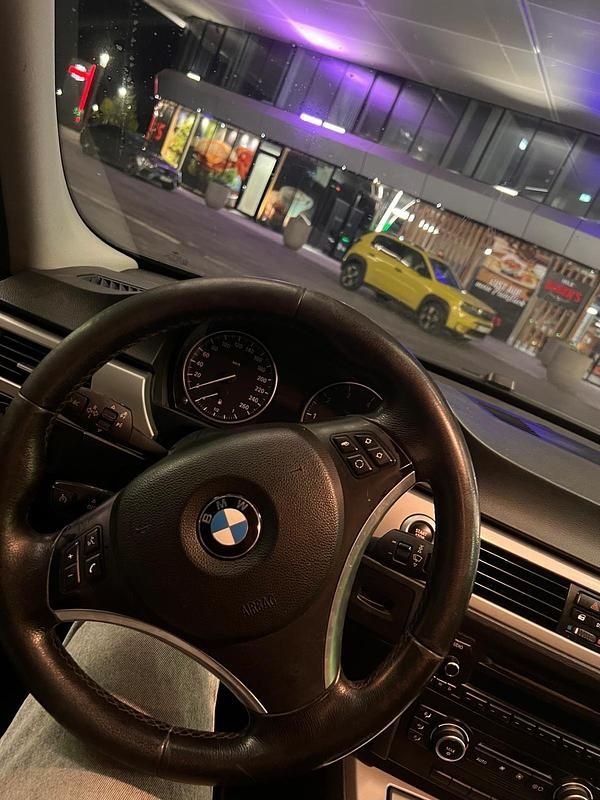 Gebraucht BMW 318 143 PS (105 kW) 2008 Schwarz Limousine