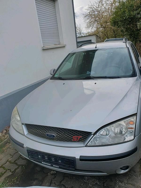Gebraucht Ford Mondeo 145 PS (106 kW) 2001 Silber Kombi